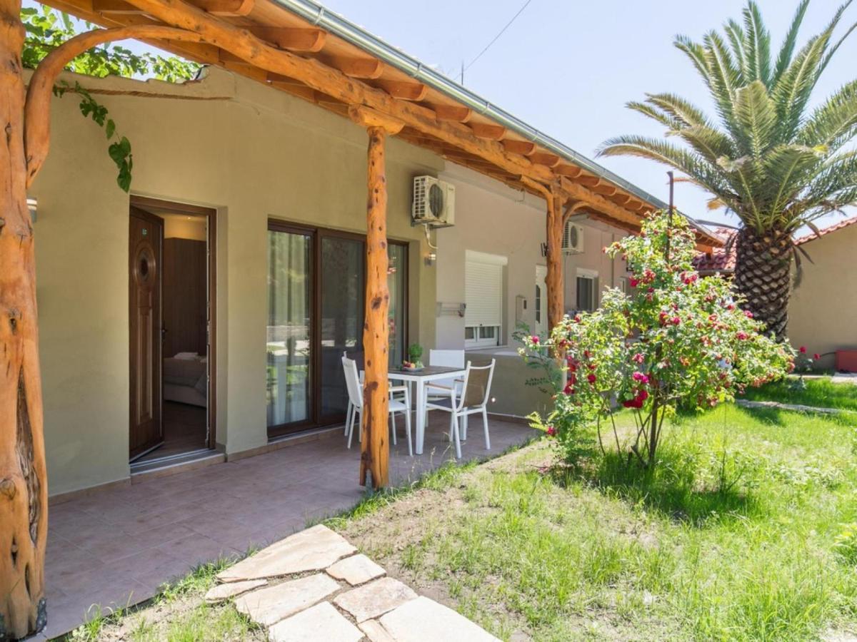 Oasis Deluxe Studios Пефкарі Екстер'єр фото